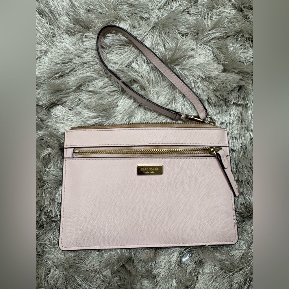 ♠️ Kate Spade Light Pink Wristlet with Gold Accents